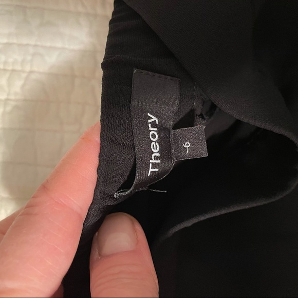 Theory pull on crop pant size 6 - Picture 3 of 10